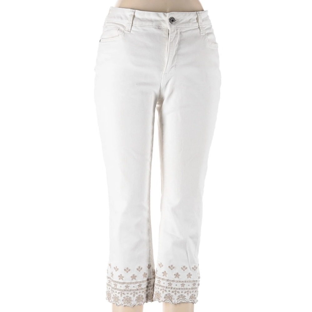 St. John's Bay White Capri Pants